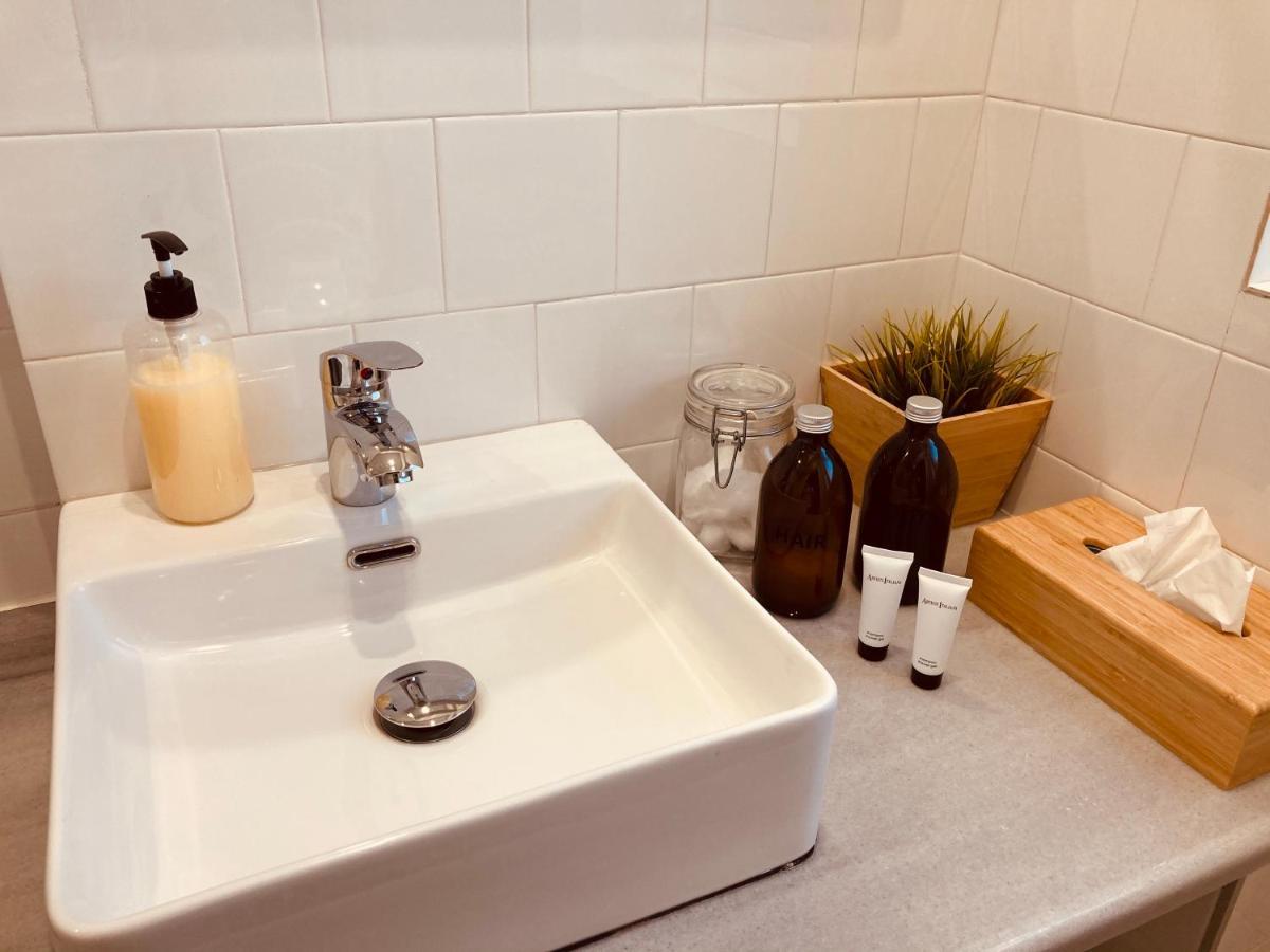 21 Suites Deluxe Stay Near The Airport Markópoulon Zewnętrze zdjęcie